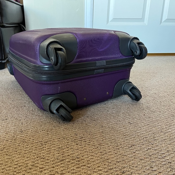 Delsey Paris Bags Delsey Hard Shell Small Roller Suitcase Poshmark